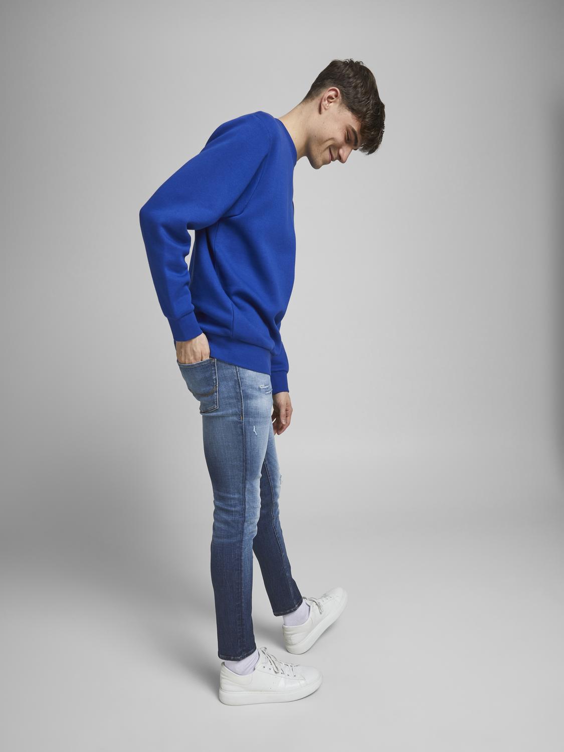 model_shot-creative